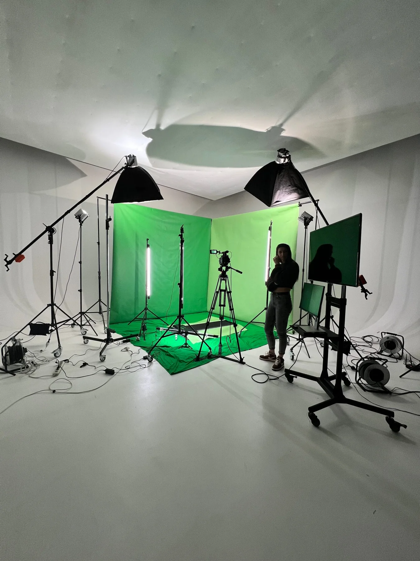 Photo & Film Studio · 16